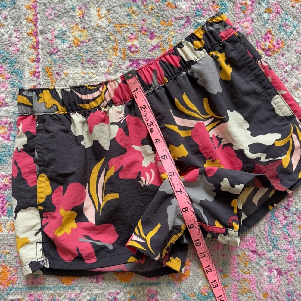 Patagonia Barely Cloudbreak Ink Black Tropical Floral 2.5 Shorts Women’s Size XS - Picture 6 of 9